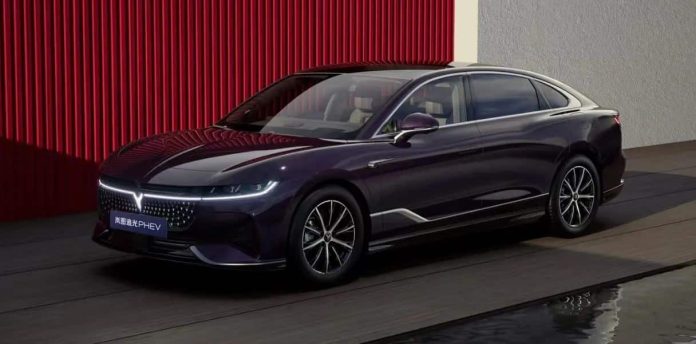 Voyah Zhuiguang PHEV sedan will open pre-sale on November 17 at Guangzhou Auto Show