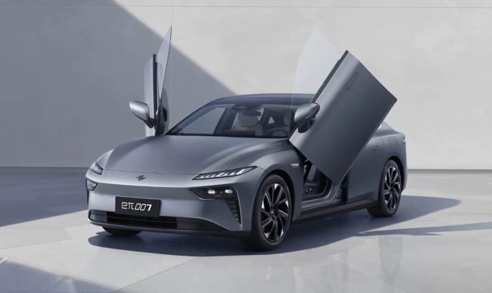 Dongfeng eπ 007 presale starts at 22,100 USD with 1,200 km range and scissor doors