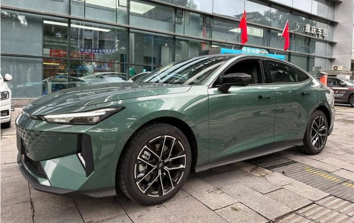 Changan Qiyuan A06 is a new plug-in hybrid sedan with 1,160 km range