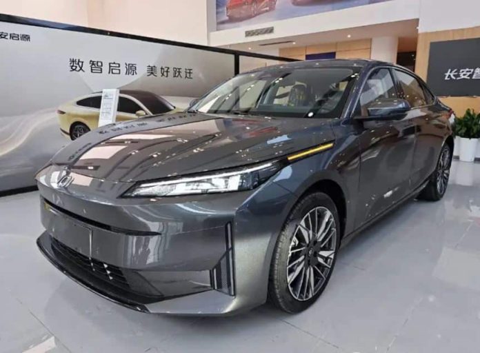 Changan Qiyuan A05 PHEV sedan arrived at dealers in China
