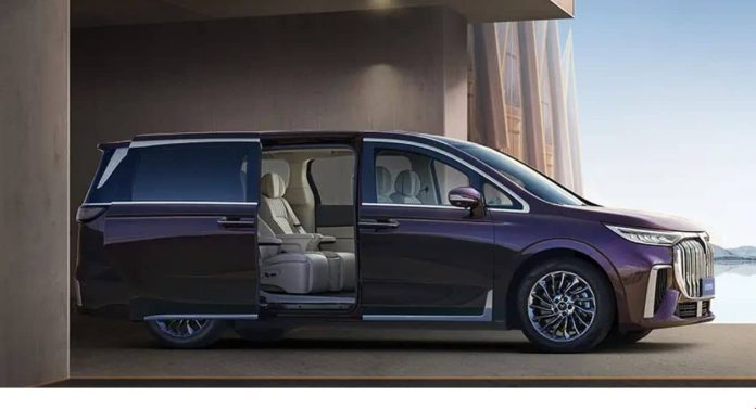 2024 Voyah Dreamer with 1,231 km range starts pre-sale at 50,700 USD, available in EV and PHEV