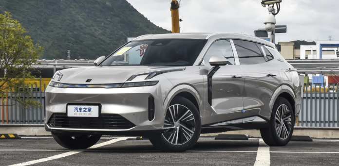 The car with the first Chinese made automotive chip gets over 10,000 orders in ten days of sales