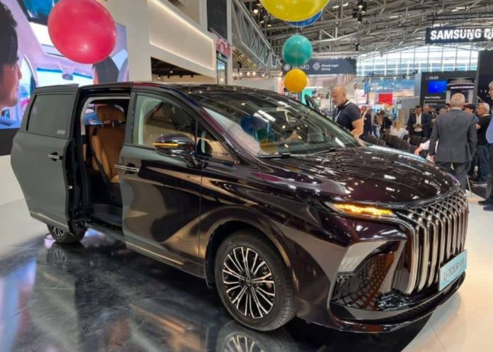Dongfeng Forthing U-Tour V9 MPV unveiled at IAA Mobility in Munich, available in ICE and PHEV
