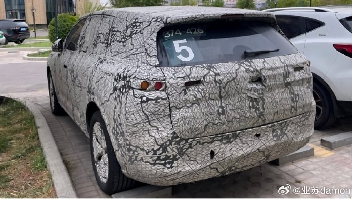 Li Auto L6 EREV SUV spied in China. To launch in 2024 with a price under 41,200 USD