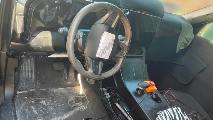 Interior of the Stone 01 EREV SUV revealed a huge screen. To launch in August