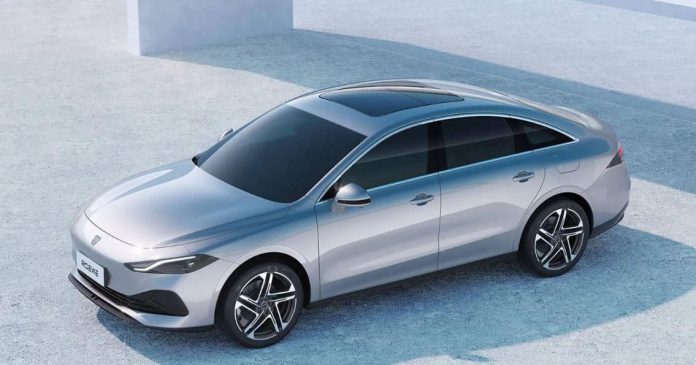 SAIC’s Roewe D7 DMH is a new PHEV sedan with 1,400km range
