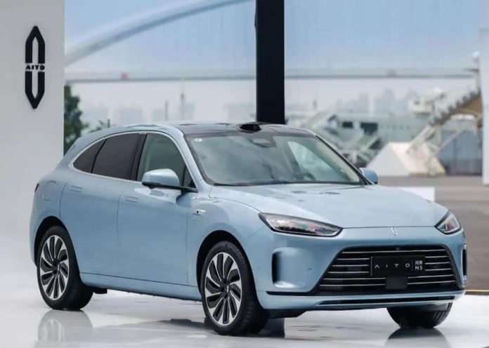 Huawei’s new AITO M5 SUV with 1,455 km range starts pre-sale at 35,800 USD