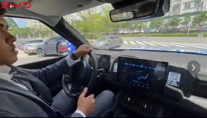 BYD pickup truck interior was exposed by the international delegation. First video