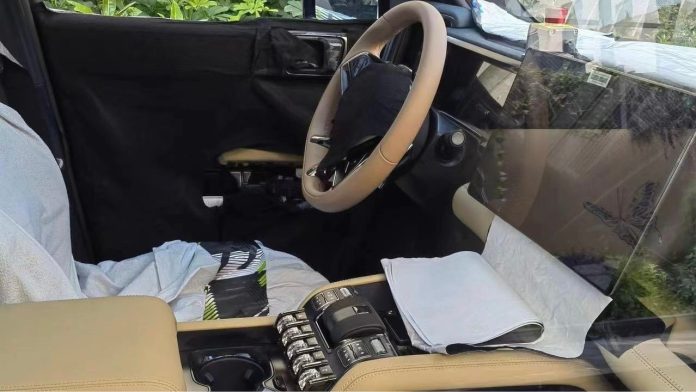 BYD FangChengBao SF interior was exposed in China with three screens