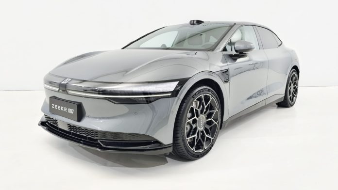 Zeekr 007 unveiled right before the premiere at Guangzhou Auto Show