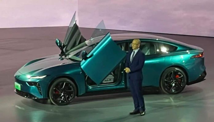 Dongfeng eπ 007 electric sedan with 1,200 km range debuts in China