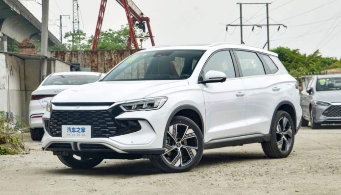 2023 BYD Song Pro DM-i hybrid compact SUV arrived at dealer in China
