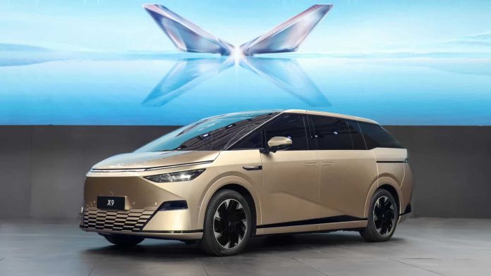 Xpeng X9 flagship MPV debuts with a rear-wheel steering mechanism and 496 horsepower