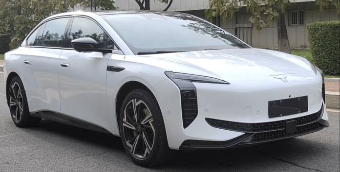 Hongqi E001 electric sedan applies for sales license, official name is Hongqi EH7