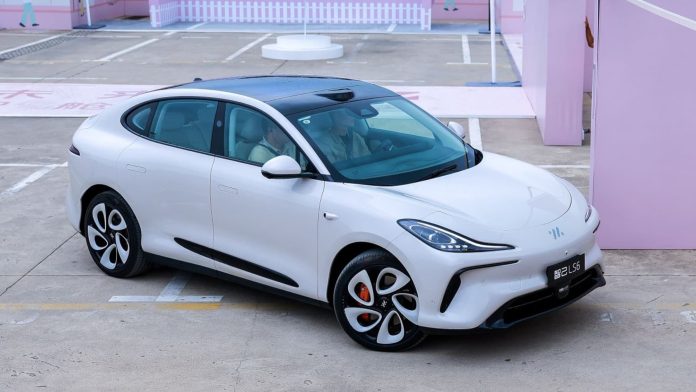 IM LS6 fastback SUV from SAIC and Alibaba launched in China with 787 hp. Starts at 29,430 USD
