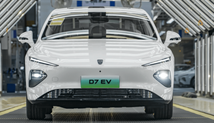 SAIC Roewe D7 mass-produced version rolls off production line, market entry by the year-end