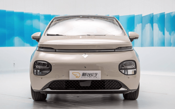 Baojun Cloud EV latest version to change lanes, overtake, park on its own