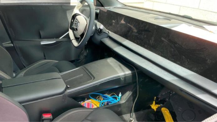 Geealy Galaxy E8 sedan revealed interior with a 1-meter screen