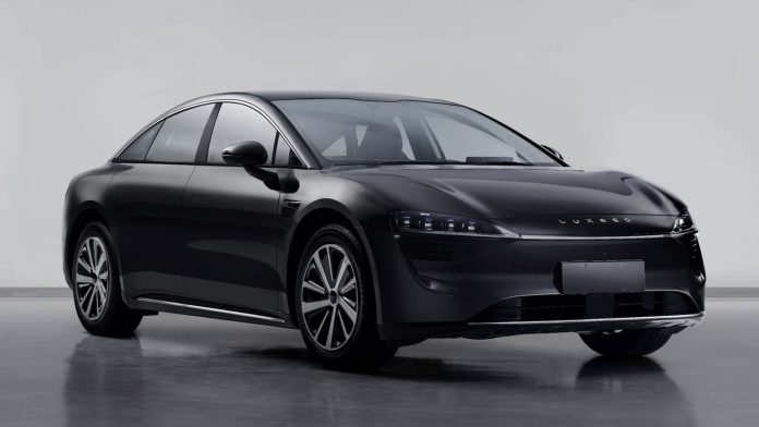 Luxeed S7 EV sedan from Huawei and Chery has 496 hp and CATL’s battery
