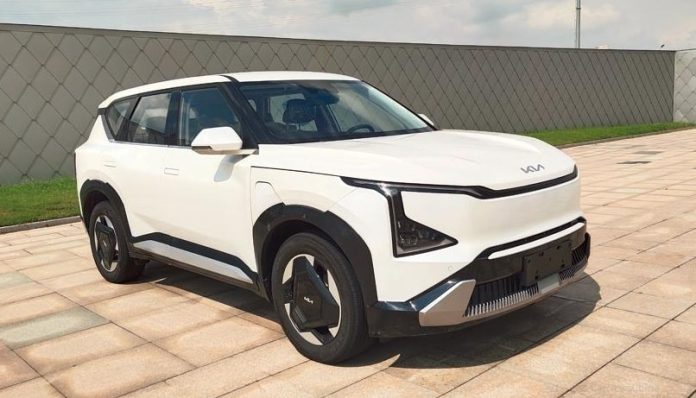 Kia EV5 production version exposed with BYD battery in China