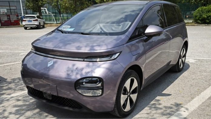 Baojun Yunduo more specs and interior shots leaked. To rival BYD Dolphin