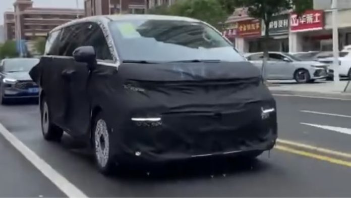 LEVC XE08 spotted in China during road tests. New vehicle for the London taxi fleet?