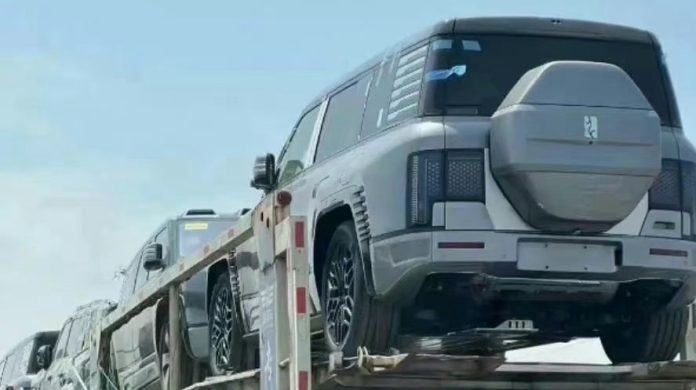 BYD YangWang U8 with 1,180 HP spotted on the trailer in China. Deliveries to start in September