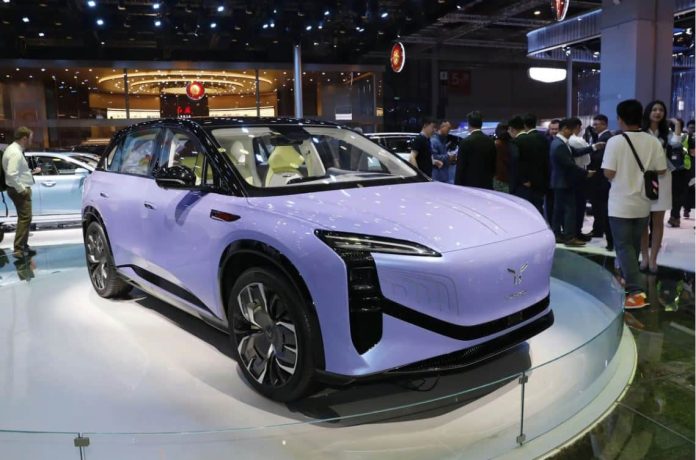 Hongqi E202 with 800V platform and swappable battery unveiled at Shanghai Auto Show