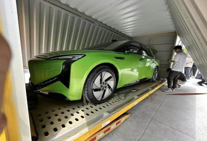 Hongqi E001 sedan EV with battery swap spied on its way to Shanghai Auto Show