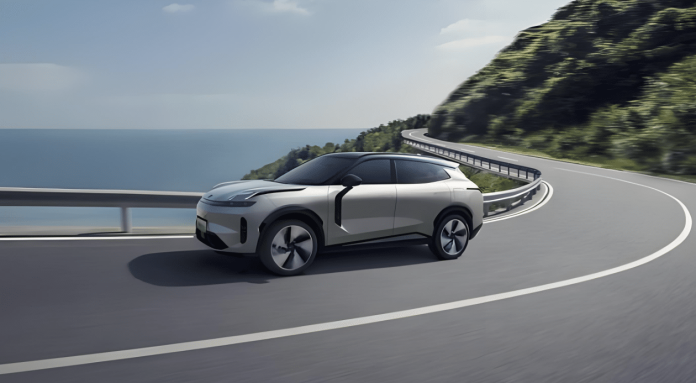 Lynk & Co. updates the 08 EM-P with a lower price and longer range on the base model 