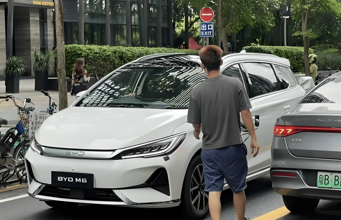 BYD reveals unveiled spy shots of Upcoming all-electric M6 MPV