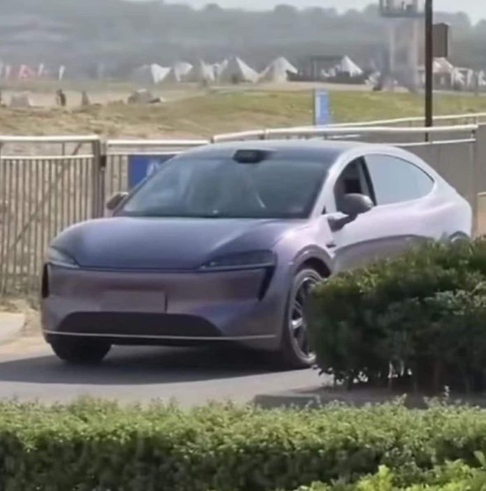 Another new Huawei car spied in China, this time from Luxeed and also called S9
