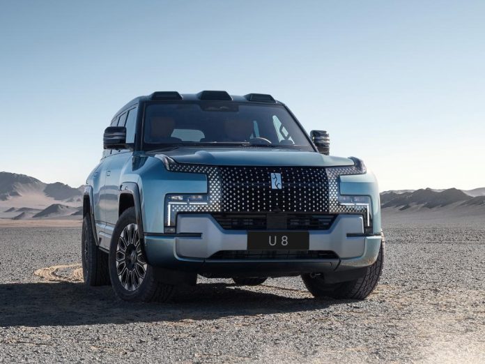 BYD’s Hardcode Off-Road SUV Yangwang U8 Unveiled With Water Floating Tech