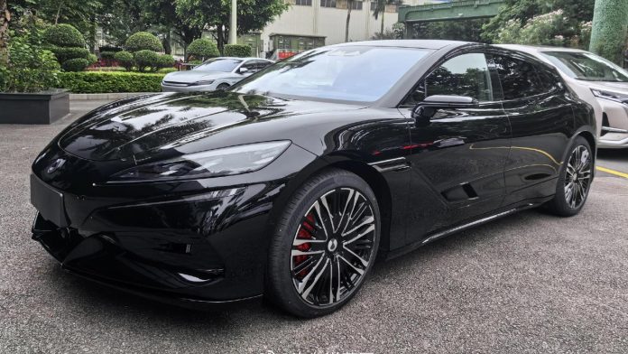 BYD’s Denza Z9 GT with over 900 hp spotted in China as it gets ready to launch
