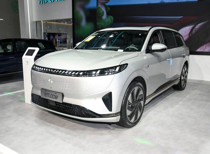 Dongfeng eπ P008 Officially Launched, Priced at RMB 216,600