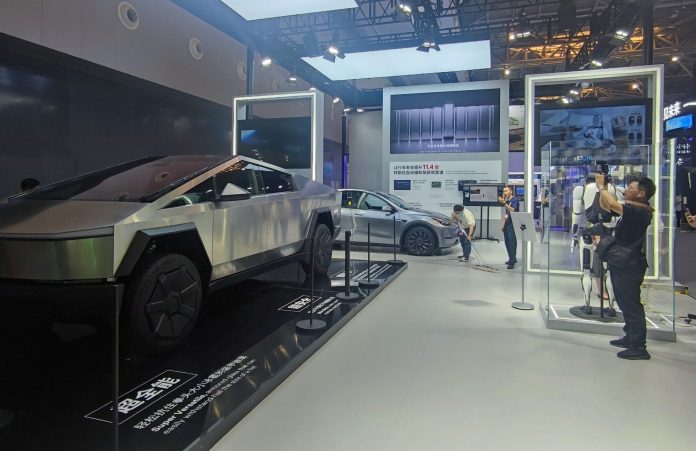 Former Tesla engineer shares thoughts on end-to-end autonomous driving at WAIC 2024