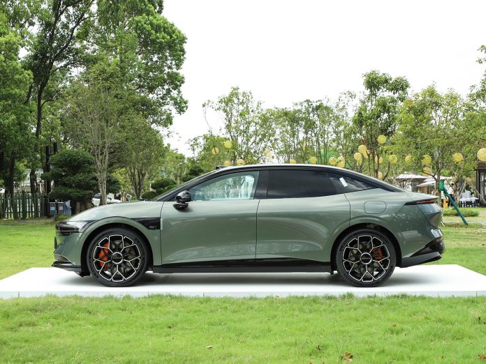 World’s fastest charging EV: 2025 Zeekr 007 debuts with 2nd generation Golden Battery