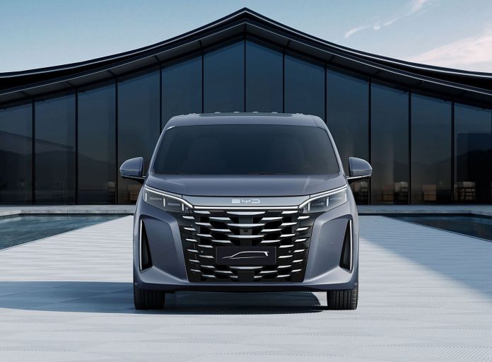 BYD Unveils New MPV “Xia”: Priced from 300,000 RMB, Launching in 2024