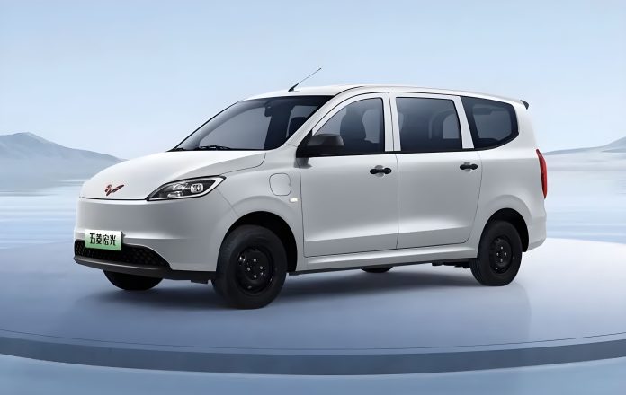 Wuling Hongguang EV with 300 km range opens pre-sale starting at 9,850 USD