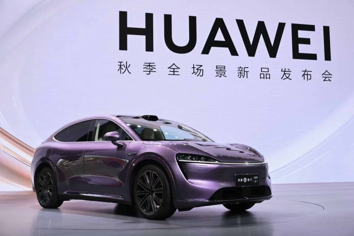 Huawei backed Luxeed R7 luanches with 802 km range and a knock knock opening frunk