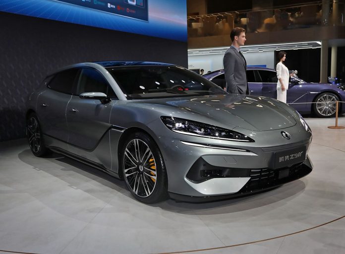 Chinese EV Maker Denza Debuts High-End Z9 GT