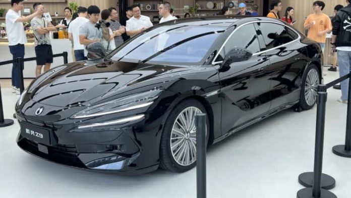 Denza Z9 sedan from BYD arrived at dealers before the launch