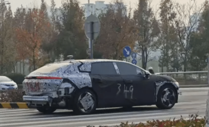 Zeekr 007 wagon spied testing – looks very much like renderings