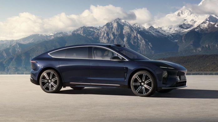 Nio ET9 launches with prices starting at just USD90,450