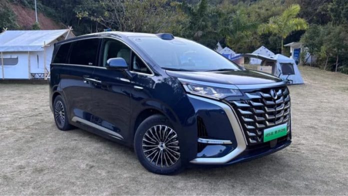2025 Denza D9 DM-i minivan reached dealers in China ahead of launch