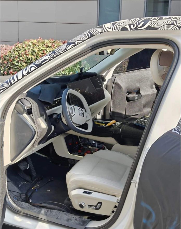 Interior of new Geely Galaxy Starship 9 flagship SUV spied
