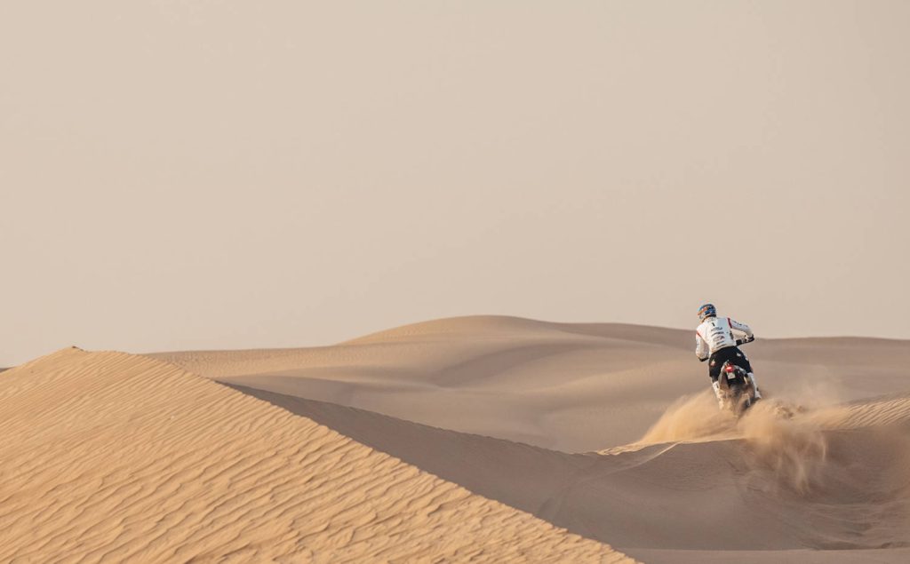África Race 2025: Aprilia Tuareg Racing на подиуме на пятом этапе ...