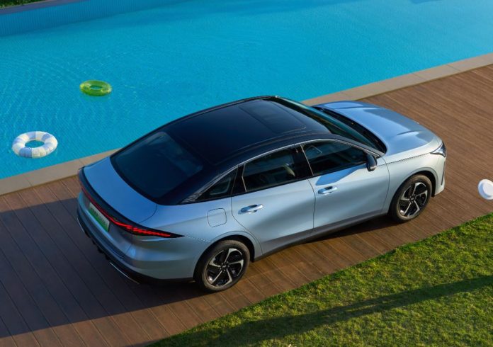 Geely Galaxy L6 EM-i PHEV sedan official images unveiled