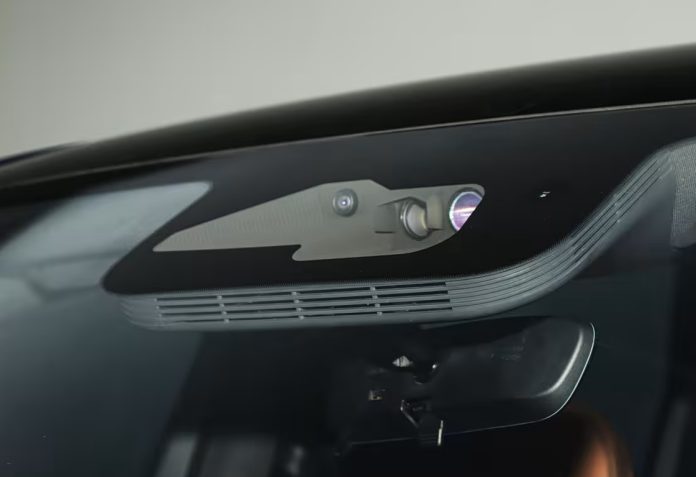 SGMW Launches Huajing S: A Tech-Heavy 6-Seater SUV with Huawei Intelligence
